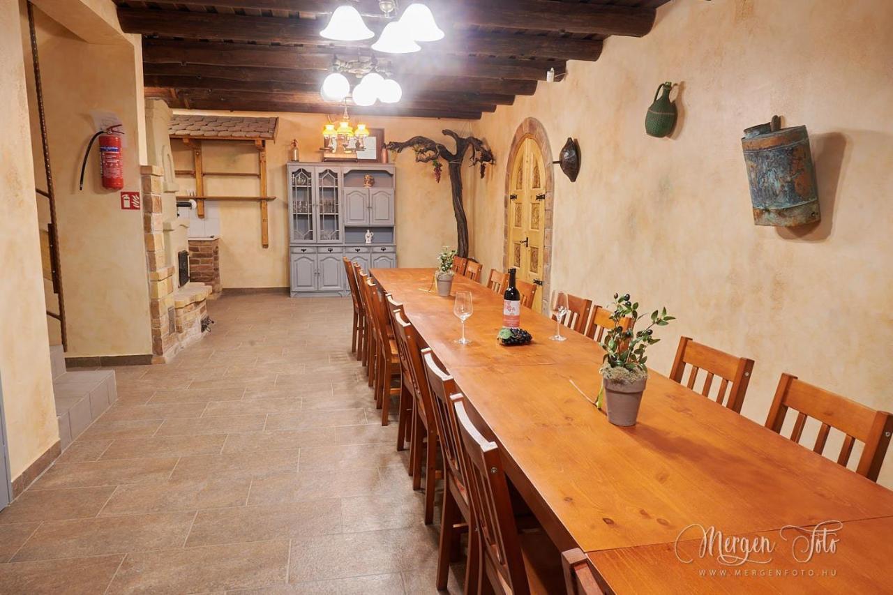 Kamaras Ring House Bed and Breakfast Mogyoród Buitenkant foto