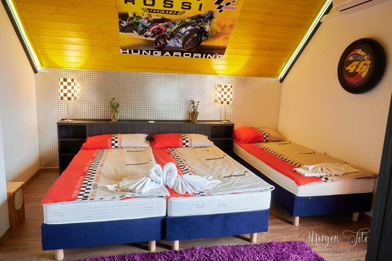 Kamaras Ring House Bed and Breakfast Mogyoród Buitenkant foto
