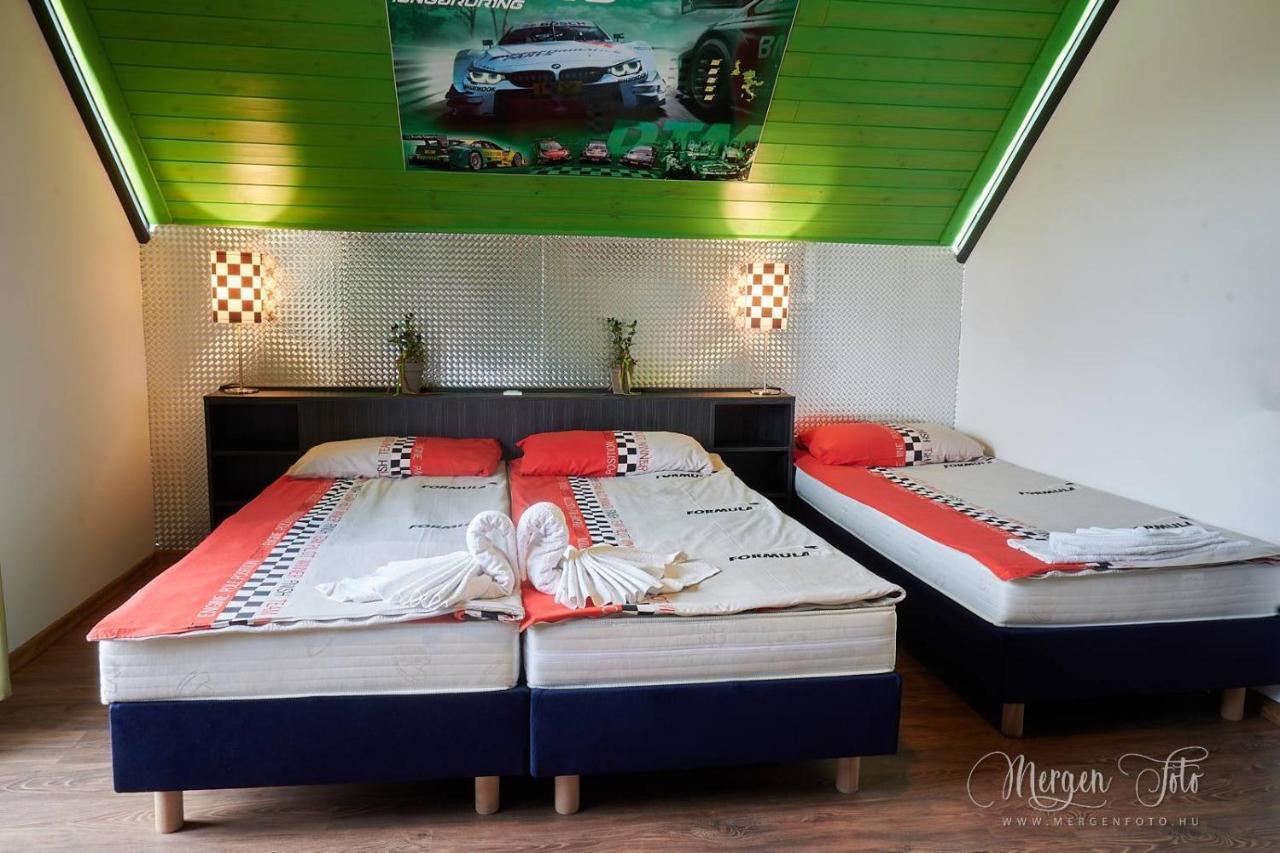Kamaras Ring House Bed and Breakfast Mogyoród Buitenkant foto