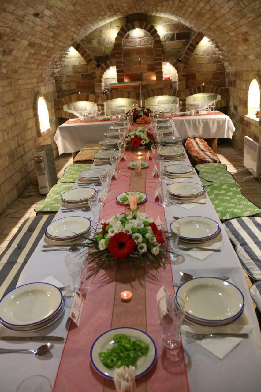 Kamaras Ring House Bed and Breakfast Mogyoród Buitenkant foto